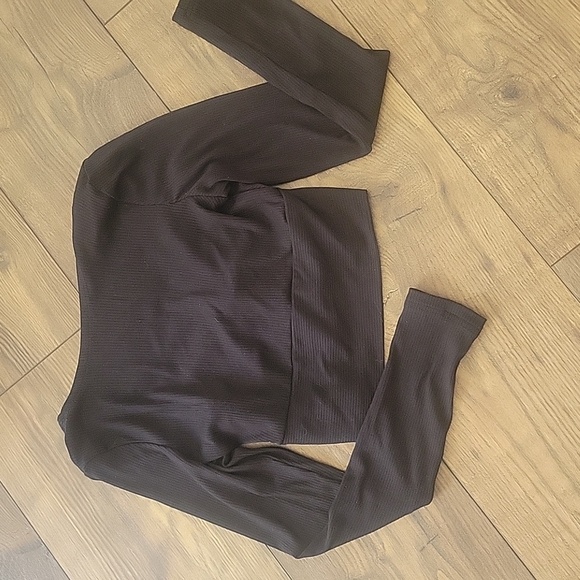 SHEIN EZ Wear Surplice Neck Rib-Knit Crop Tee Long Sleeve, Black, Size Small - Picture 3 of 4